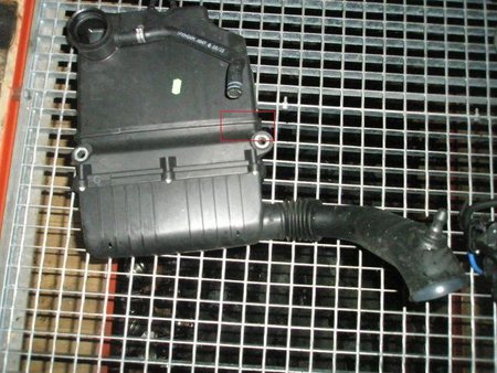 Fiat Grande Punto 1,2 i obudowa filtra 02.JPG