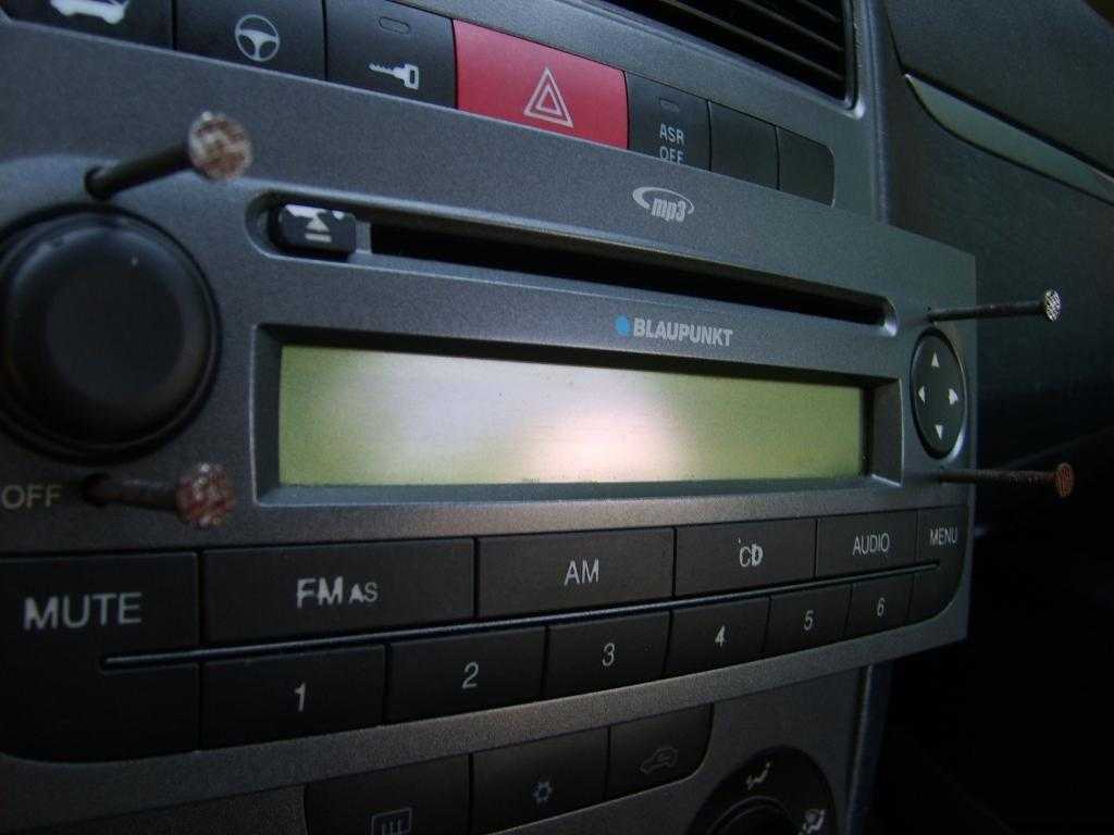 Fiat Punto Forum • Zobacz temat Radio GP jak wyjąć.